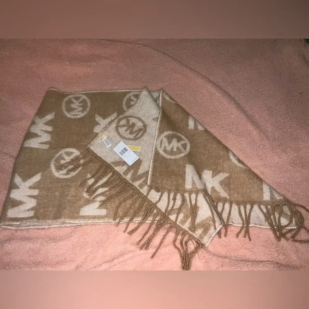 MICHAEL KORS Oversized Signature Logo Jacquard Blanket Scarf -Camel & Cream NWT